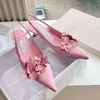 Sandálias de grife mula pontiaguda salto alto sapatos de salto feminino sapatos de vestido de flor embelezada cortando as bombas pontiagudas de sandália escorregadia em novas sandálias de festas noturnas casamento