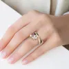 Avec des pierres latérales Color en or rose classique conception simple Sparkling Solitaire pour toujours bague de mariage en gros