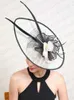 Chapeaux à bord large chapeaux chapeaux sinamay grands fascinateurs pour femmes mariage élégant fêtard chapeau chapeau femme derby kentucky pilule cœup hair Clip pour la millisterie y240426