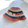 Gökkuşağı Renkli Tasarımcı Kova Şapkası Dopamin tarzı el tığ işi, moda tatil plaj şapkası için işlemeli harflerle dokuma hasır şapkalar