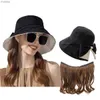 帽子の帽子バケツハット女性のために髪を取り付けたビッグブリムサンハットデタッチ可能なロングウェーブゴールデンハットウィッグスプリング/夏wigl240429