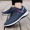 Chaussures de course à hommes légers Summer Nouvelle mode Mesh Breathable Hollow Flying Woven Sports Chaussures Casual's Chores Men's Chaussures Chaussures