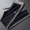 Lichte luxe herenbroeken, lente en zomer trendy geborduurde sportbroek, modieuze en veelzijdige rechte been casual broek voor mannen