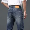 Jeans 2023 Mens Spring e Autunno Slim Fit pantaloni versatili elastici indossano estate di moda casual di fascia alta resistente