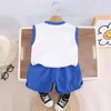 Наборы одежды 2024 Дизайнерский мальчик летний набор одежды корейская модная мультипликация с печеночным жилетом из рукавов и шорт для детей