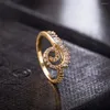 Pierścienie klastra moda Austria kryształowy pierścionek złoty kolor palec fale golfowe ślubne zaręczyny mikro utwardzanie cyrkonu sześcienne dla kobiet hurt