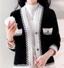 Herbst und Winter Neue Nachahmung Nerzplüschpullovermantel Frauen Design Sinn V-Ausschnitt Kontrast gestricktes Strickjacken Top