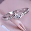 Pierścienie zespołowe Huitan Minimalistyczne damskie zaręczynowe obrączkę okrągła cyrkonia sześcienna prosta i elegancka akcesoria damskie 2022 Biżuteria mody J240429