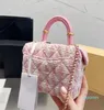 2024 Designer de moda Luxurys ombro cruzamento de mulheres bolsas de crossbods bolsa de corpo bolsa de maquiagem fofa min