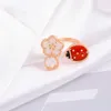 Senaste ringar lyxiga smycken rekommenderade lyx och höga smycken Rose Gold Red Jade Seven Ring med Common Cleefly