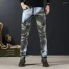 Jeans de jeans Splicing Camuflagem para homens Macho de cowboy machado com calças com bolso calça 90