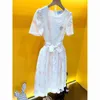 Sukienka designerska prosta biała litera temperament Slim Spódnica po stronie zamek błyskawicznego otwartego Jacquard tkanina design sens sukienka b24
