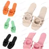 Vrouwen in elkaar grijpen uitsparingen Letter Slippers Zomerontwerper Glides Flat Casual Shoes Jelly Rubber Slippers uitgesneden Glijbaan Sandaal Sexy Ladies Hollow Wear Shoes