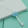 Colliers de pendentif 925 Womens en argent sterling exquis et à la mode Collier Key Blue Heart adapté aux filles en tant que pendentif bijoux de haute qualité