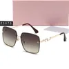 Mui Mui Square Frame Métal Lunettes de soleil pour femme Logo Temple Temple Mentide Designer Sunglasses Anti Radiation Polarize Sun Glasses Man Luxury Shade Sunlight Eyeglass