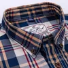 Koszulki męskie w stylu Anglii kontrastowe Koszulki w szachownicy bez kieszeni miękkie 100% bawełniane długie slve standardowe koszulę T240428