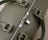 Designer Duffle Bag Hens Bag Sac de voyage mode Duffel Handbag Mens Handle Gandage Sac Gentleman Business Tote avec sac à bandoulière