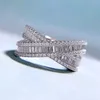 INS TOP VENDRE ANNALES DE MARIAGE DE HAUTE QUALITÉ JUJECTES DE LUXEUR PURE 100% Full 925 STERLING Silver Princess Cut White Moisanite Diamond Gemmestones Party Women Cross Band Ring