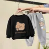 Kläder sätter baby pojkar gilrs kläder höst barn tecknad björn tröja jogger och byxor kläder 2 st.