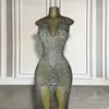 Festklänningar Vackra glittrande handgjorda kryatals Se genom sexiga svarta flickor kort prom klänning 2024 för födelsedag