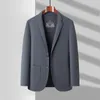 Suisses masculines 2024 Été Ice Silk Protection Sun Business Fashion Casual Fashion Suit sans couture Pressed Glue All-Match Top M-4XL