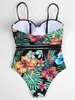 花柄の水着の女性ワンピースセクシーな水着の女性の入浴者水泳スーツのビーチウェア240416