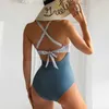 Frauen Badebekleidung Womens Bunt sexy hohles Kreuzhalholer Bikini Beach Badeanzug (mit Brustpolster ohne Stahl -BH) D240429