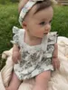 Rompers Nieuwe zomerbabymeisjes rompreren een peuter peuter zoete groene bloemen jumpsuit met haarband met uitloper outfits H240429