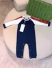 Populära nyfödda jumpsuits Multi Color Splicing Design Toddler Kläder STORLEK 52-90 CM Baby Crawling Suit Långärmad spädbarn Bodysuit 24April