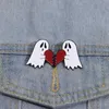 Halloween Horror Heart Film Film Zitate Badge süße Anime -Filme Spiele Harte Emaille Pins Sammle Cartoon Brosch Rucksack Hat Bag Collar Revers Lapel Badges S121022