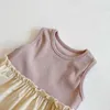 Rompers Summer Nowe ubrania dla niemowląt Bliźniacze ubrania dziecięce Patchwork Toddler Vest Bodysuit Sisters Odzież H240509