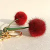 Leuke grappige donzige echte nertsenbont pompom kersenauto sleutelhanger voor sleutels bont pom key chain dames tas charme rugzak hanger 240428