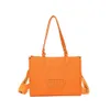 Luxury Brand Bag Designer Discount Handväska Tote Bag Womens Ny trend Fashion Casual Korean Handheld präglade stor kapacitet en axel crossbody