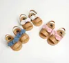 Sandalen Fokusnorm niedliche Bogenschuhe für Neugeborene und Kinder Nicht-Slip Weiche Sohle Sandalen 0-18m 3 Farbenl240429