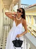 Robes sexy urbaines sexy robe midi sans arrière sans coudre V robe de cou 2023 Fashion Summer Femme causale Robe de plage en vrac Holidie Blanc Long Robe D240427