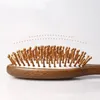 Cheveux Natural Bamboo Combat Paddle Détanglant Brosse de cheveux Brosse en bois Broise à cheveux amorcée Brousse de cheveux antistatique SAUVE ANTATIQUE SAUVE ET HEIR 240411