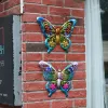 Decorazioni 1pc colorato in metallo 3D farfalla/sirena decorazione caviglia per farfalla grande giardino grande decorativo arte decorativa per recinzione di recinzione ornamento