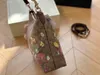 Nya kvinnors lau rens axelväska mode blommönster i kombination med tecknad pendell kvinnors handväska hobo shoppingväska klassisk plånbok