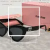 Occhiali da sole Mui Mui Fashion Miui occhiali ovali Designer Sun occhiali da sole Anti-radiazione Uv400 Lenti polarizzati MENS ECCIAI DI ECCIALI RETRO con 2320 originali