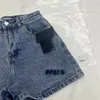 Shorts Femmes Jeans Summer PPRA BROIDED LETRON CONCEPTION Back Pocket Metal Triangle Logo Modèle décoratif Denim Shorts Womens High Waist High Quality