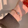 Chaîne Pearl Heart Zircon Bracelet liaison asymétrique pour les femmes Bracelet de coeur à la mode coréenne Bracelet Bijoux d'anniversaire