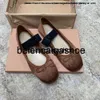 Miui Brand Damesontwerper Ballet Shoes Boat Designer Bow Flat Mary Jane Comfortabele retro Elastische band Zwart en wit Pink Gray Red Bruine Leisure Outdoor Miumiuss