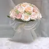 Flores decorativas simuladas Rose Hand Holding Flores Casamento