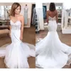 Spalline di spaghetti con abiti da spiaggia sirena 2021 illusione top sweep treno in pizzo bottoni coperti di abiti da sposa vesti