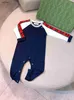 Nuove tute neonate Design di giunzione a più colori Design per bambini Dimensione di abbigliamento da 52-90 cm Abito da strisciatura per bambini a maniche lunga