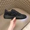 Modemän designer sneakers skor brev tryckta designer tränare tjocka sole streetwear spets upp svart vit lyxiga män sneakers casual skor