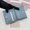 Дизайнерские женщины Miui коротколетний кошелек высококачественный морщинистый кожаная сумка сумки кредитная карта сумка роскошная визитная карточка складной кошелек складной кошелек