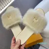 Nya designer sandaler Flat tofflor Kvinnor Summer Sexig Shaggy Sandals Brand Casual Home Slippers China Leverans