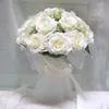 Flores decorativas simuladas Rose Hand Holding Flores Casamento