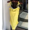 Dames badkleding één stuk zwempak vrouwen 2024 bodysuit massief geel push -up monokini sexy holle out strandkleding badpak vrouw